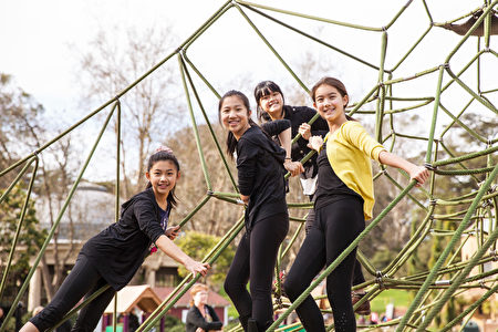 学生在飞天学院感受到纯净、祥和的氛围,同时遇事能坚强、独立。(加州飞天艺术学院提供)