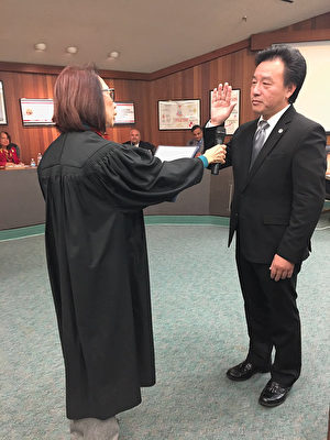旧金山湾区知名辅导教师王耀明就任联合市学区委员 旧金山湾区知名辅导教师王耀明就任联合市学区委员