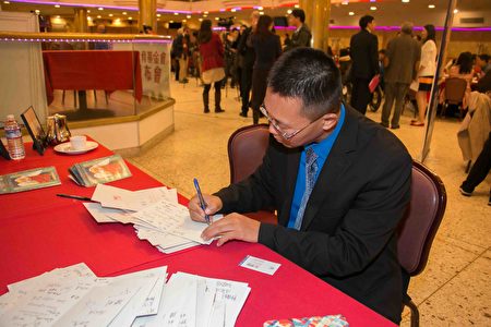 世界人权日 旧金山为中国良心犯签卡送温暖 世界人权日 旧金山为中国良心犯签卡送温暖