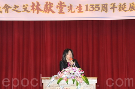 明台高中林芳媖董事長在致詞時表示,林獻堂先生為台灣近代史上最令人感佩的先賢之一,他畢生堅持教育價值與台灣精神,為爭取台灣人的尊嚴與權利而努力。(鄧玫玲/大紀元)