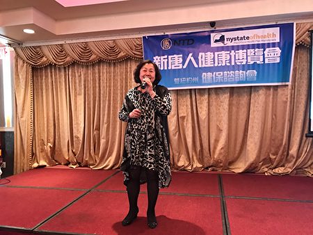 第一保健副總裁吳燁琪女士演講。(圖|鄒鳳/大紀元)