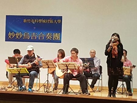 西洋老歌演唱。(林宝云/大纪元)