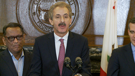 洛杉矶市检察长福耶尔(Mike Feuer)。(杨阳/大纪元)