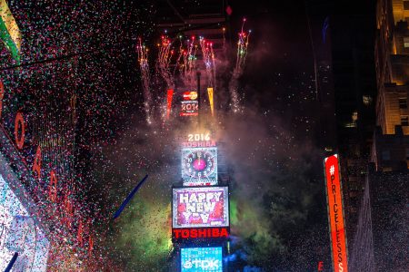 警方估計,今年跨年夜會吸引100萬人前往,圖為去年跨年夜現場。
