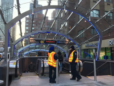 96街地铁站貌似7号地铁的哈德逊园区站(Hudson Yards)。