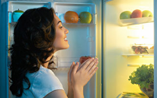 在冰箱放这个小东西 可延长蔬果保存时间