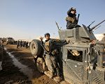 美國國防部長卡特於2016年12月3日表示，既使盟軍即將把IS趕出伊拉克，但是還會持續駐軍協助伊拉克。本圖為受盟軍支持的什葉派部隊，於3日進入摩蘇爾村莊。（AHMAD AL-RUBAYE/AFP/Getty Images）