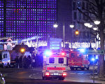 组图：卡车冲进柏林圣诞市场酿血案 疑似恐袭