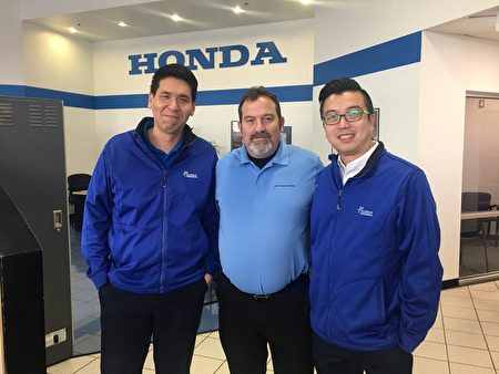 Jim Coleman Honda的新车销售经理Richmond、旧车销售经理Jemie、财务经理Jackie。 （萧桐／大纪元）