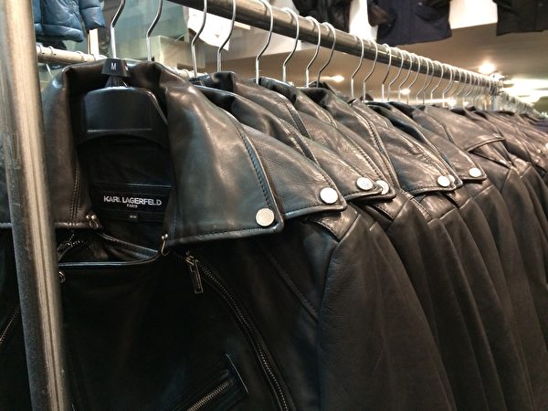 Karl Lagerfeld 皮衣。(大紀元)