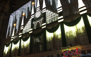 纽约六大圣诞橱窗秀 展现奇思妙想
