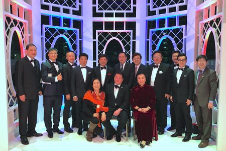 过去一年多来积极替川普助选的“华裔挺川团”部分成员,到华盛顿特区观礼,非常开心。