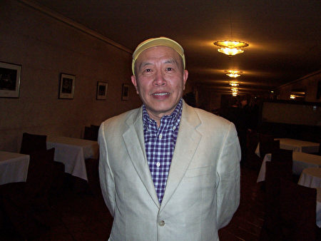 美華之音創辦人陳荔濱對神韻讚嘆不已。(周容/大紀元)