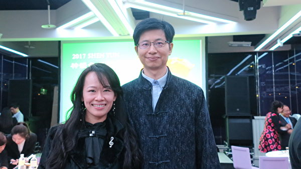 電影製作人也是太陽電台節目主持人文蓓蓓說,去年第一次觀賞神韻演出時,當時就感受到很多正能量,也明白了神韻背後豐富的內涵。(鄧玫玲/大紀元)