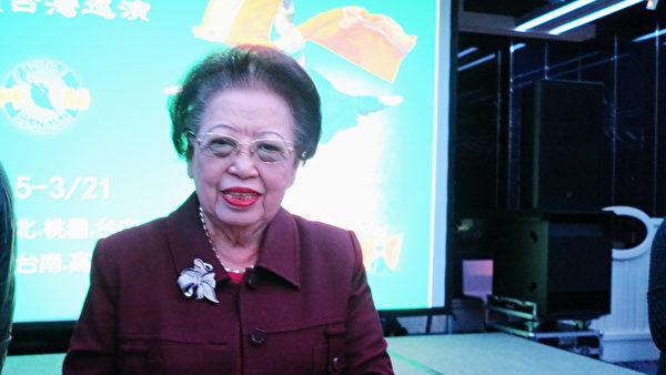 際獅子會300—C3區前總監,也是喜樂有限公司董事長林施淑美勉勵所有的朋友在自己不知何去何從時,就來看神韻。(鄧玫玲/大紀元)