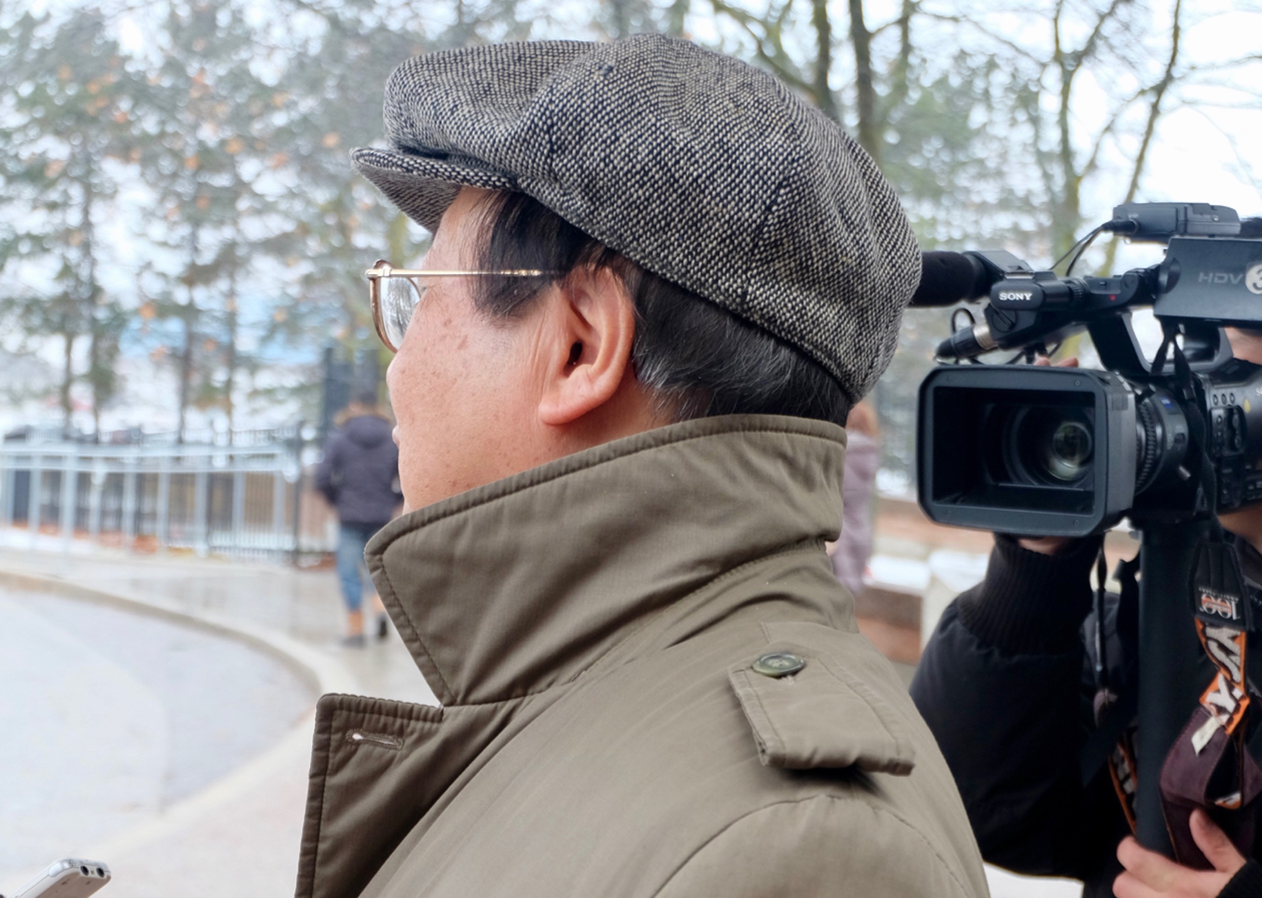 1月26日,诈骗案的华裔受害者吴先生告诉媒体,法官是公正的。(周月谛/大纪元)