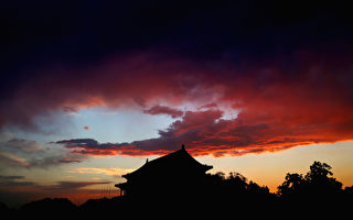 BEIJING, CHINA - JUNE 09:  The Tiananmen Gate is seen under the sunset on June 9, 2012 in Beijing, China.  (Photo by Feng Li/Getty Images)