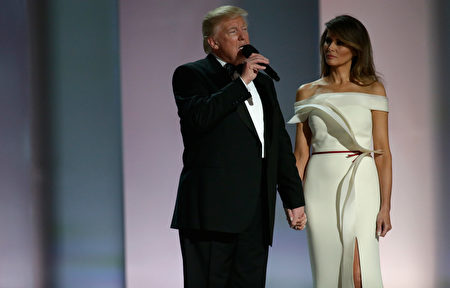 WASHINGTON, DC - JANUARY 20: President Donald Trump and First Lady Melania Trump attend the Liberty Inaugural Ball on January 20, 2017 in Washington, DC. The Liberty Ball is the first of three inaugural balls that President Donald Trump will be attending. (Photo by Rob Carr/Getty Images)