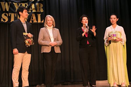 維州多位聯邦議員和政府官員特地前來參加,向社區華人送上新年祝福。(李莎/大紀元)