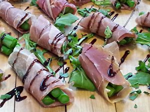 Prosciutto Wrapped Asparagus。(李清/大纪元)