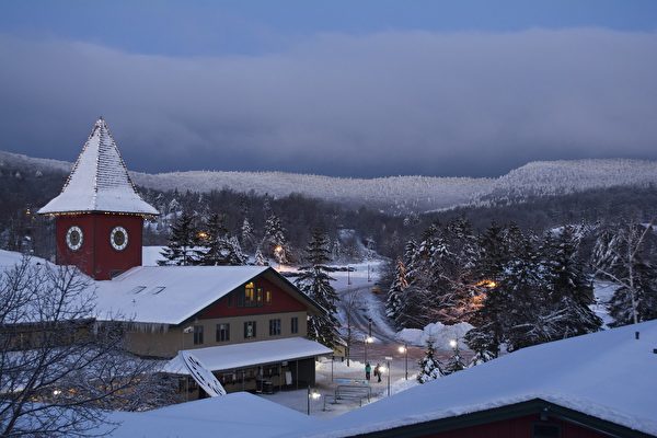 Mount Snow的钟楼区。(Mount Snow提供)