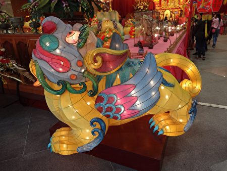 狮子花灯。(曾晏均/大纪元)