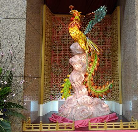 凤花灯。(曾晏均/大纪元)