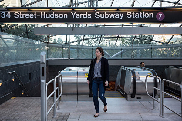 7号线在哈德逊园区的站台。 (Photo by Andrew Burton/Getty Images)