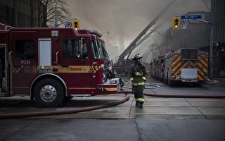多伦多6级大火烧一天一夜  损失上百万