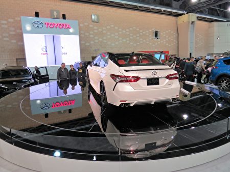 2018年新款式凯美瑞(Camry)在费城车展亮相。(童云/大纪元)