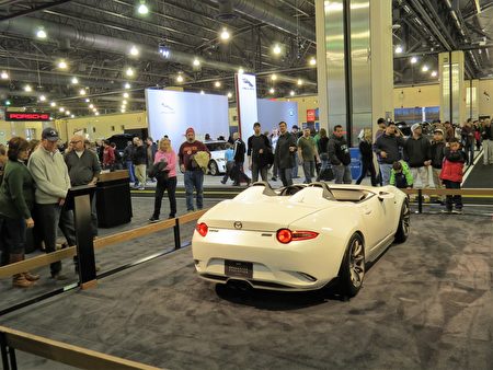 马自达(Mazda)MX-5是普通百姓负担得起的小型跑车。(童云/大纪元)