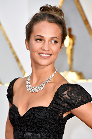HOLLYWOOD, CA - FEBRUARY 26: Actor Alicia Vikander attends the 89th Annual Academy Awards at Hollywood & Highland Center on February 26, 2017 in Hollywood, California. (Photo by Frazer Harrison/Getty Images)
