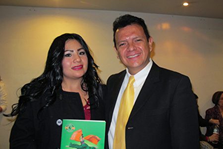 墨西哥国立自治大学的教授Jorge Raul Gonzalez Pérez和妻子观赏了神韵巡回艺术团在墨西哥城文化中心剧院 1（Centro Cultural Teatro 1）的第二场演出。（麦蕾／大纪元）