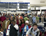 美国亚特兰大哈兹菲尔德-杰克逊国际机场(Hartsfield-Jackson Atlanta International Airport,如图)以1.04亿旅客人次荣登2016年全球最繁忙机场,连续19年夺冠。(Barry Williams/Getty Images)