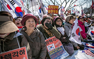 朴槿惠确定下台 南韩正反两派都哭了