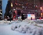 號稱美國今冬最強的冬季風暴斯特拉(Stella)挾帶雨雪侵襲東北部多數地區,迫使學校停課、數以千計航班取消。受影響的各州政府告誡民眾不要出門。(Photo credit should read JEWEL SAMAD/AFP/Getty Images)