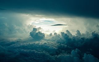 云中漫步者是谁？欧洲上空拍到神奇照片