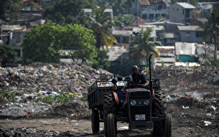 斯里兰卡垃圾场失火 数十棚屋遭掩埋
