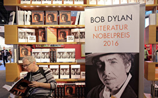 美歌手鮑勃·迪倫現身瑞典 低調接受諾獎