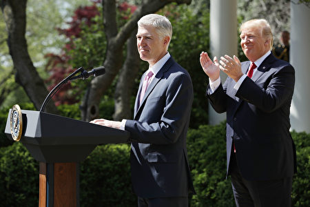 戈萨齐周一（4月10日）将在白宫宣誓就任大法官。戈萨齐成为大法官，将令最高法院的力量平衡恢复到斯卡利亚去世之前的状态。(Photo by Chip Somodevilla/Getty Images)
