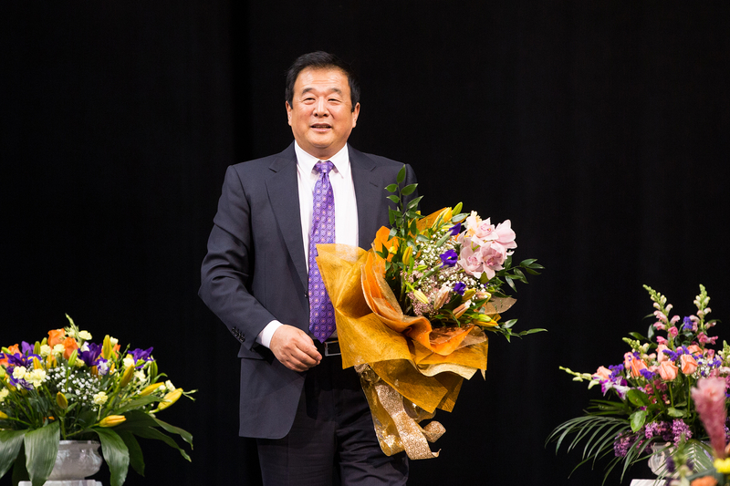 Master Lectures at Falun Dafa Experience Sharing Conference for 10,000 Practitioners
