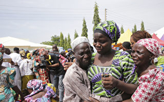 欣喜的淚水 尼日利亞遭綁女學生與父母團圓