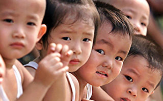 专家指出，中国人口可能比官方数据小得多，这意味着印度将很快或已经取代中国，成为世界人口最多的国家。(AFP)