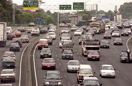 奧克蘭利益擁堵的交通。(David Hallett/Getty Images)