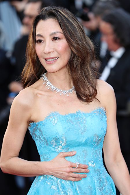 Chinese-Malaysian actress Michelle Yeoh poses as she arrives on May 17, 2017 for the screening of the film 'Ismael's Ghosts' (Les Fantomes d'Ismael) during the opening ceremony of the 70th edition of the Cannes Film Festival in Cannes, southern France. / AFP PHOTO / Valery HACHE (Photo credit should read VALERY HACHE/AFP/Getty Images)