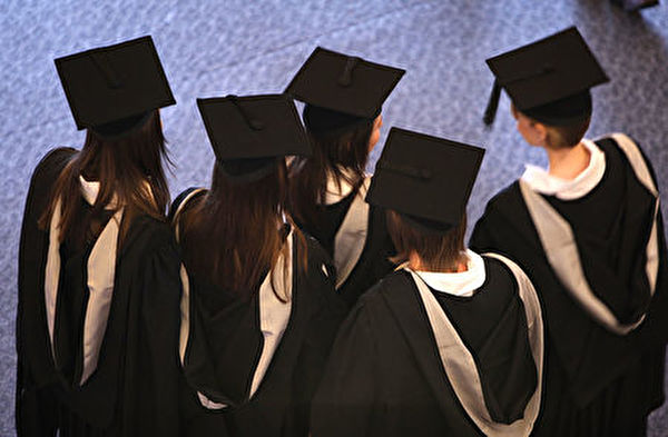 澳洲联邦政府在2017年预算案中将推出新的高等教育改革计划，改革除了影响到大学外，也会影响到学生，预计学生的学费将会大幅提高。(Christopher Furlong/Getty Images)