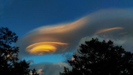 組圖：「彩色飛碟雲」台警拍攝到極美照片