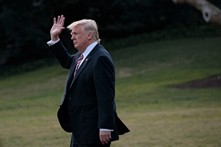 WASHINGTON, DC - JANUARY 26: U.S. President Donald Trump waves as he walks toward Marine One on the South Lawn of the White House, January 26, 2017 in Washington, DC. He is traveling to Philadelphia for the Joint GOP Issues Conference. (Photo by Drew Angerer/Getty Images)