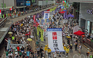 香港七一大游行法轮功引人瞩目 市民称赞