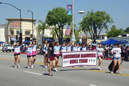 7月4日，洛杉矶华人区柔斯密市（Rosemead）举行盛大国庆游行。（刘菲／大纪元）